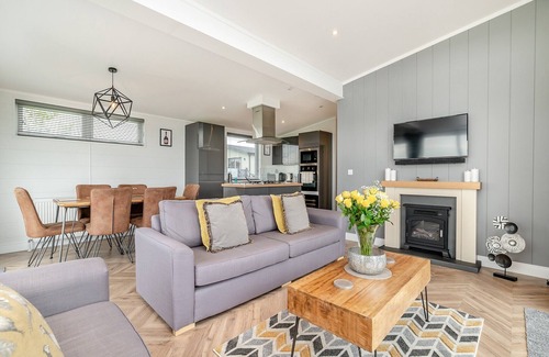 Shepton Mallet Ski Chalet | 3 bedroom accommodation in Midsomer House, East Compton