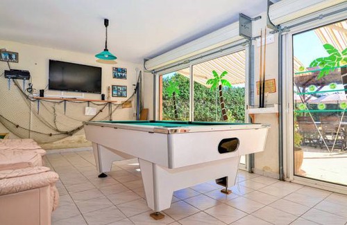 Mondragon House | 3 bedroom accommodation in Mondragon