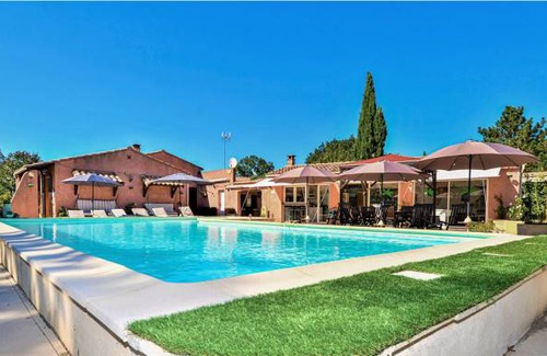 Mondragon House | 3 bedroom accommodation in Mondragon