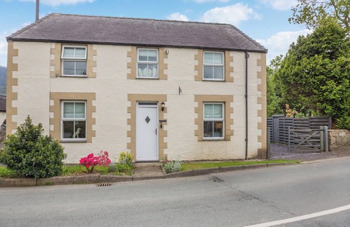 Caernarfon Cottage | 3 bedroom accommodation in Betws Garmon