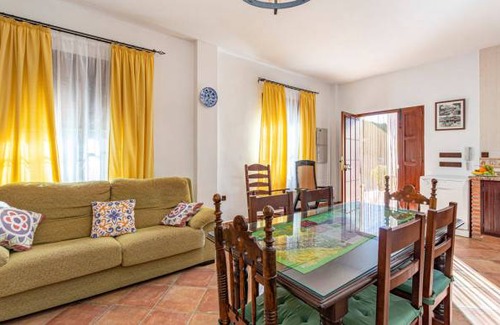 Alozaina House | 3 bedroom accommodation in Alozaina