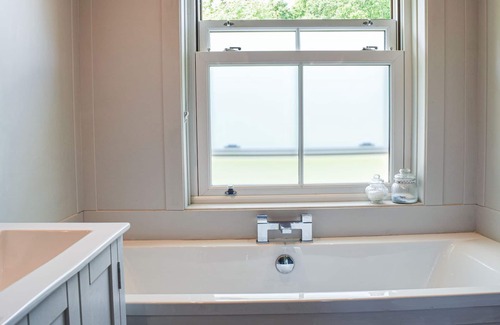 Lacey Green Cottage | 3 bedroom accommodation in Naphill, near High Wycombe
