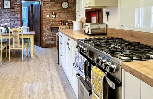 Saint Asaph Cottage | 3 bedroom accommodation in Cefn, near St Asaph