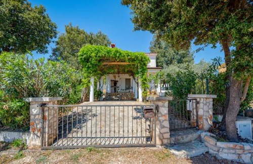 Peruski House | 3 bedroom accommodation in Pavicini