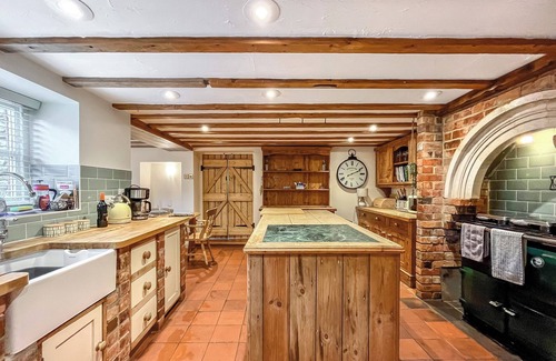 Sutton Benger Cottage | 3 bedroom accommodation in Sutton Benger, near Lacock