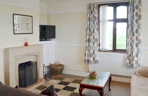 Garn Fadryn Cottage | 3 bedroom accommodation in Porth Colmon, near Pwllheli
