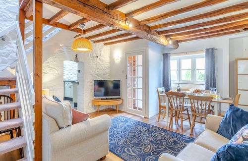 Hay-on-Wye Cabin | 3 bedroom accommodation in Ridgeway Cross, near Malvern