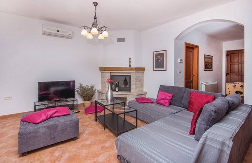 Divsici House | 3 bedroom accommodation in Divsici