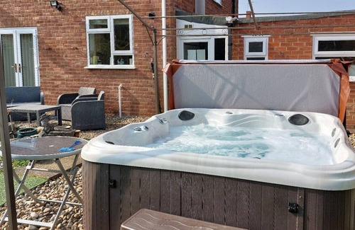 Wall Heath Cottage | 3 bedroom accommodation in Wall Heath, near Kingswinford
