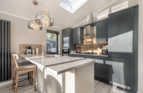 Great Coxwell Ski Chalet | 3 bedroom accommodation in Faringdon