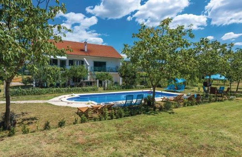 Ruzic House | 3 bedroom accommodation in Ruzic