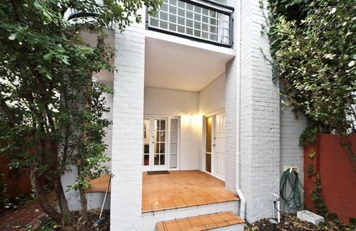 Nedlands Apartment | 3 bedroom accommodation near to UWA and hospitals