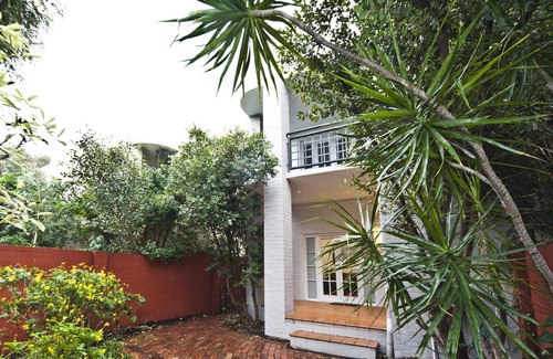 Nedlands Apartment | 3 bedroom accommodation near to UWA and hospitals