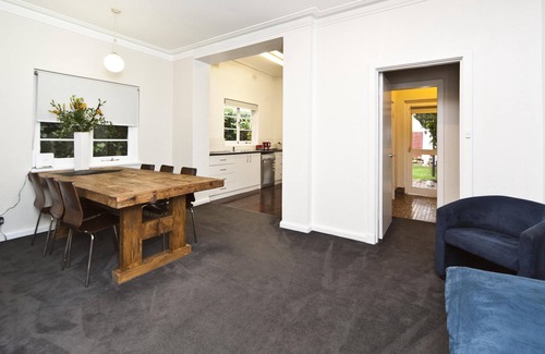 Nedlands Apartment | 3 bedroom accommodation near to UWA and hospitals