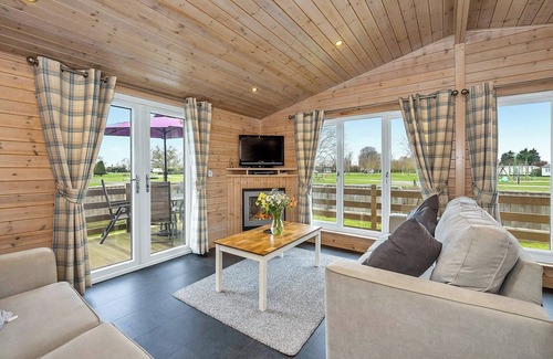 Leiston Ski Chalet | 3 bedroom accommodation in Leiston