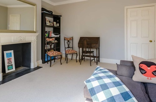 Kennington Cottage | 3 bedroom accommodation in Kennington, London