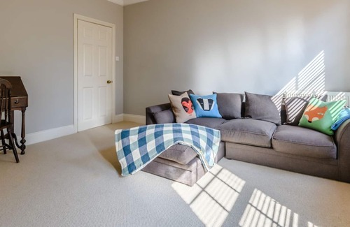 Kennington Cottage | 3 bedroom accommodation in Kennington, London