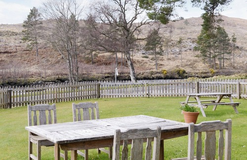 Lairg Cottage | 3 bedroom accommodation in Rosehall, near Lairg