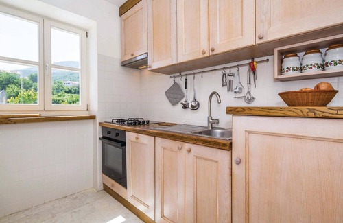 Brsec House | 3 bedroom accommodation in Brsec