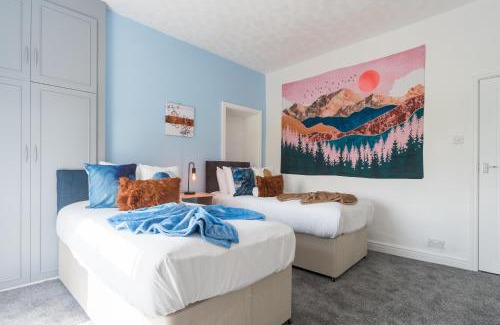 Hull House | 3 Bedroom Adom Home 4 Beds- 5 Mins to Hull Stadium- Close City Centre