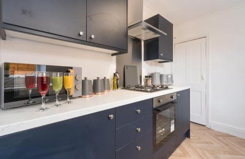 Hull House | 3 Bedroom Adom Home 4 Beds- 5 Mins to Hull Stadium- Close City Centre