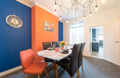 Hull House | 3 Bedroom Adom Home 4 Beds- 5 Mins to Hull Stadium- Close City Centre