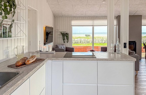 Grønninghoved Strand House | 3 bedroom amazing home in Sjølund