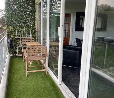 Newcastle-upon-Tyne Apartment | 3 Bedroom Apartment with Golf Course View