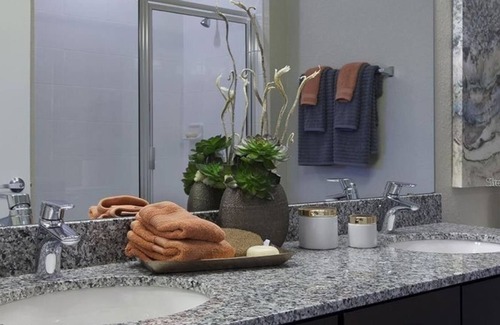 Lake Hart Apartment | 3 Bedroom Apartment 420938 by Houzlet