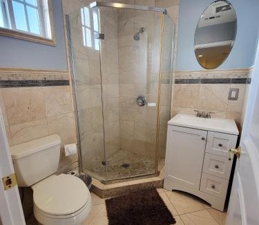 Pico - Robertson Apartment | 3 bedroom apartment by the MrC Hotel and 5 minutes to Rodeo Drive WiFi TV Patio walk to restaurants