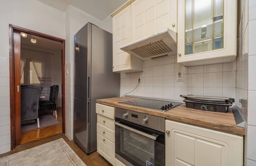 Dobrota Apartment | 3 Bedroom Apartment in Dobrota with Balcony
