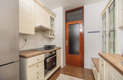 Dobrota Apartment | 3 Bedroom Apartment in Dobrota with Balcony