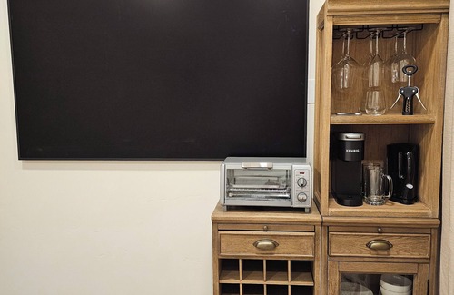 Los Alamos Apartment | 3-bedroom apartment in charming Los Alamos with WiFi, AC.