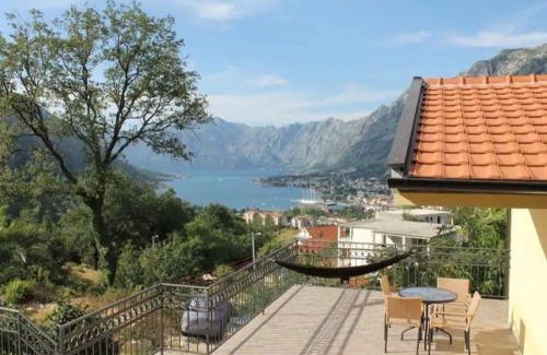 Skaljari Apartment | 3-Bedroom Apartment With Panoramic Bay Views