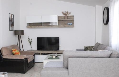 Skaljari Apartment | 3-Bedroom Apartment With Panoramic Bay Views