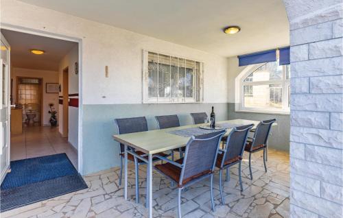 Pavicini Apartment | 3 Bedroom Awesome Apartment In Pavicini