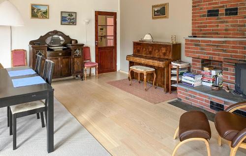 Mandal House | 3 Bedroom Awesome Apartment In Mandal