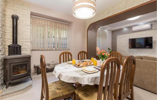 Bezjaki Apartment | 3 Bedroom Awesome Apartment In Rijeka