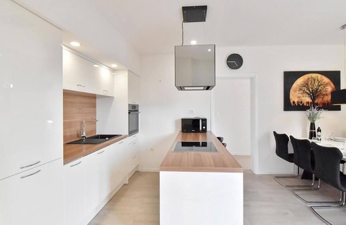 Veliko Brdo House | 3 bedroom awesome home in Makarska