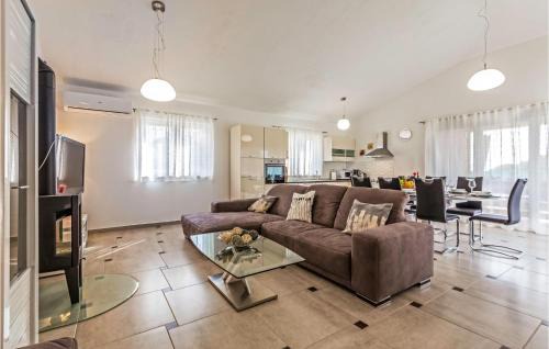 Smoljanci House | 3 Bedroom Awesome Home In Vodnjan