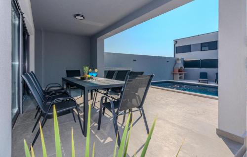 Vrsi House | 3 Bedroom Awesome Home In Vrsi