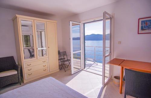 Slano House | 3 Bedroom Beach House with private sea access