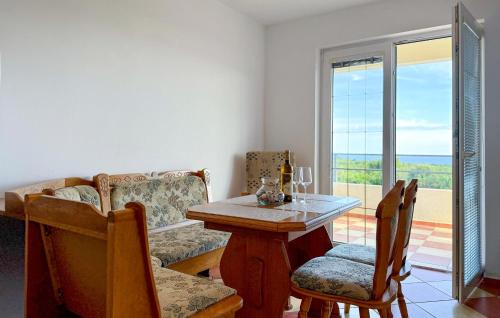 Viskovici Apartment | 3 Bedroom Beautiful Apartment In Labin