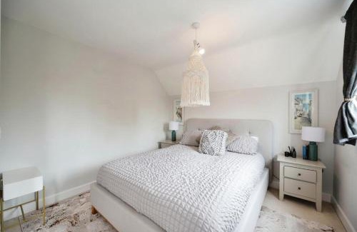 Portsmouth House | 3 Bedroom Beautiful Home with Garden, AC, Hot Tub