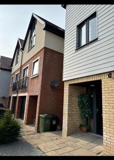 Portsmouth House | 3 Bedroom Beautiful Home with Garden, AC, Hot Tub