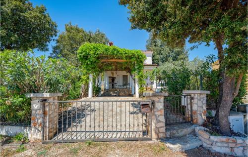 Peruski House | 3 Bedroom Beautiful Home In Pavicini