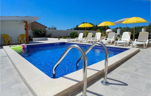 Muntic House | 3 Bedroom Beautiful Home In Muntic