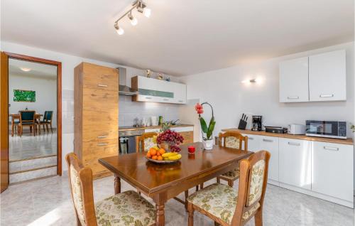 Muntic House | 3 Bedroom Beautiful Home In Muntic