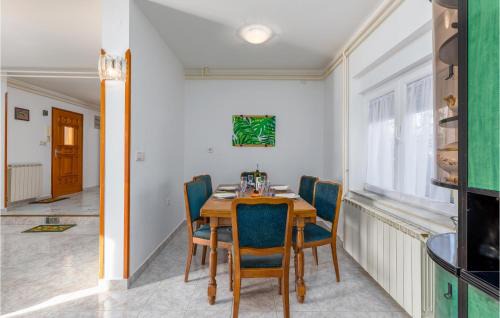 Muntic House | 3 Bedroom Beautiful Home In Muntic
