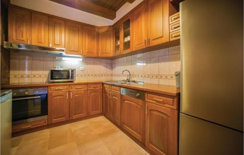 Tomicici House | 3 Bedroom Beautiful Home In Tivat